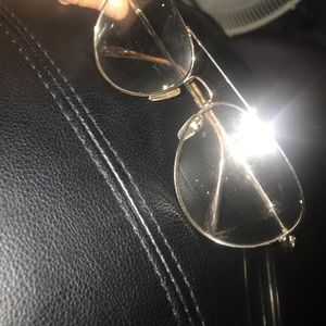 I’m selling glasses these are the fashion today