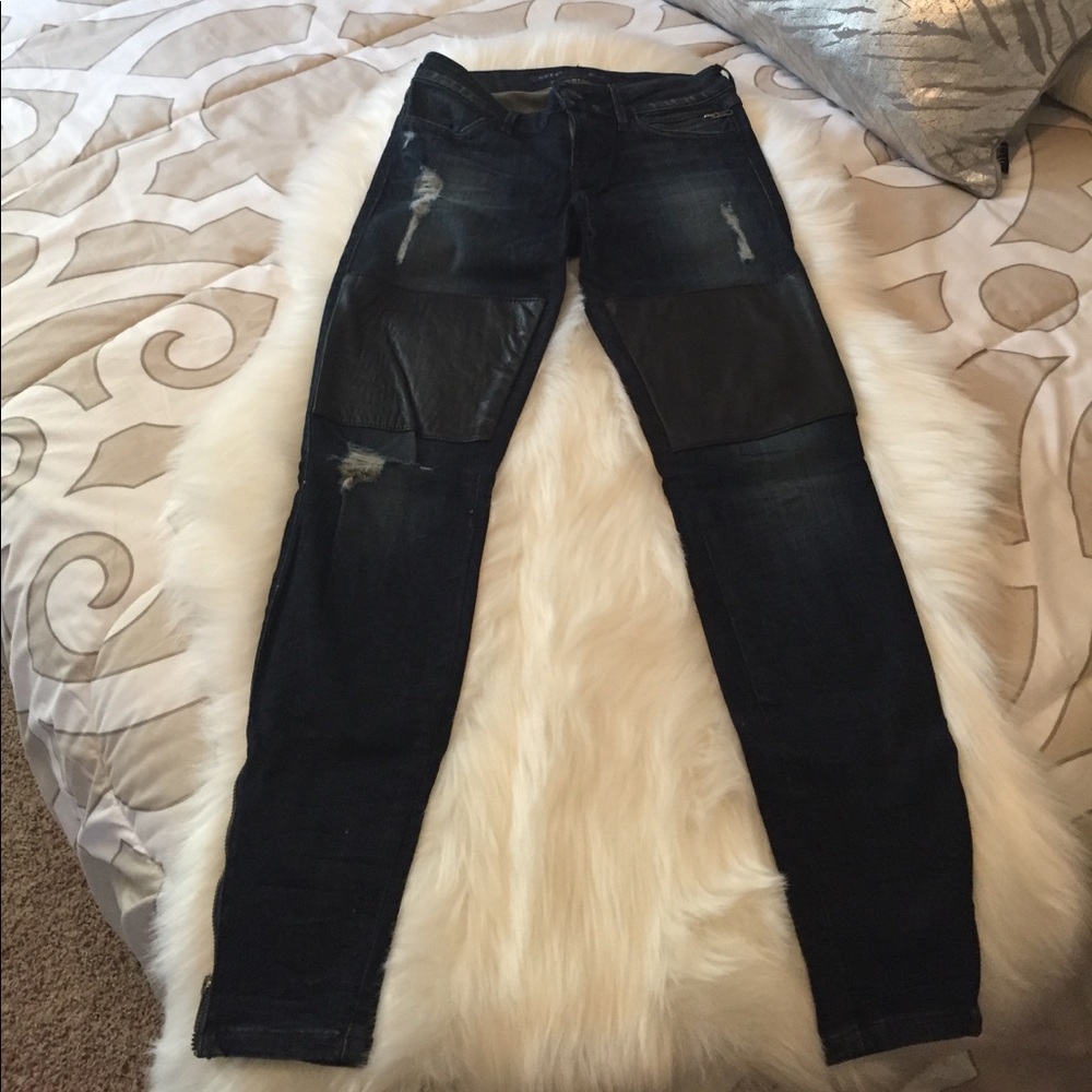 GUESS🔻? Skinny jeans with faux leather knees