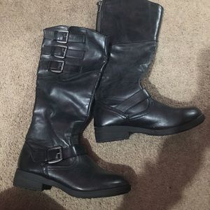 Black boots!! Never been worn!!