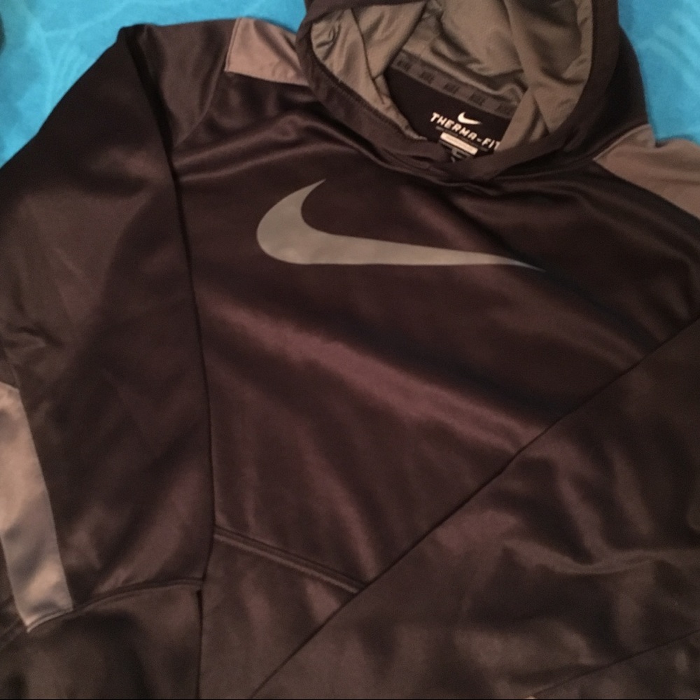Yth XL Thermafit Nike hoodie.  Black and gray