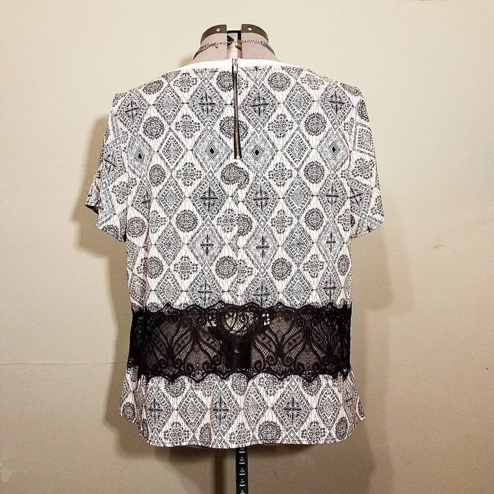 NWOT Forever 21+ plus size paisley top lace insert - Picture 2 of 3