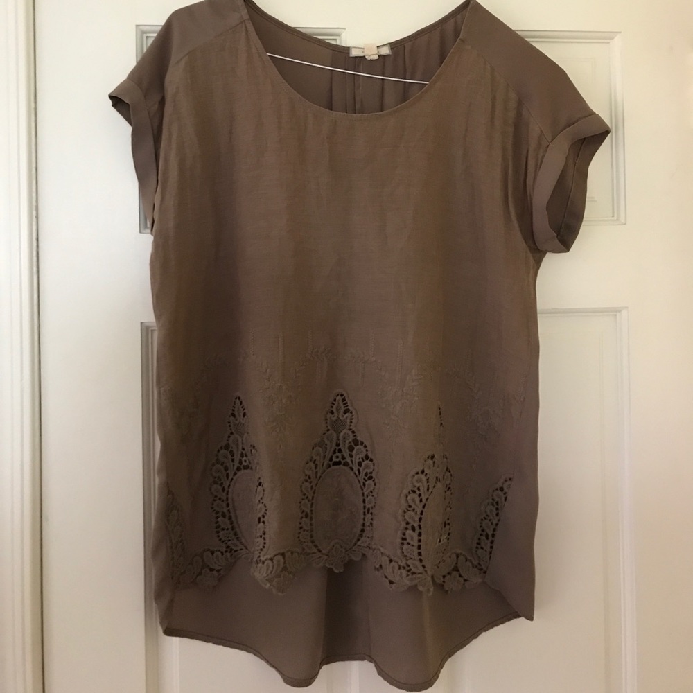 Green high low top lace bottom cuff sleeves