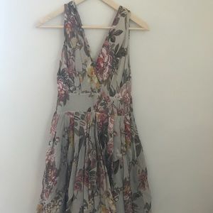 🔴 -Gorgeous floral dress