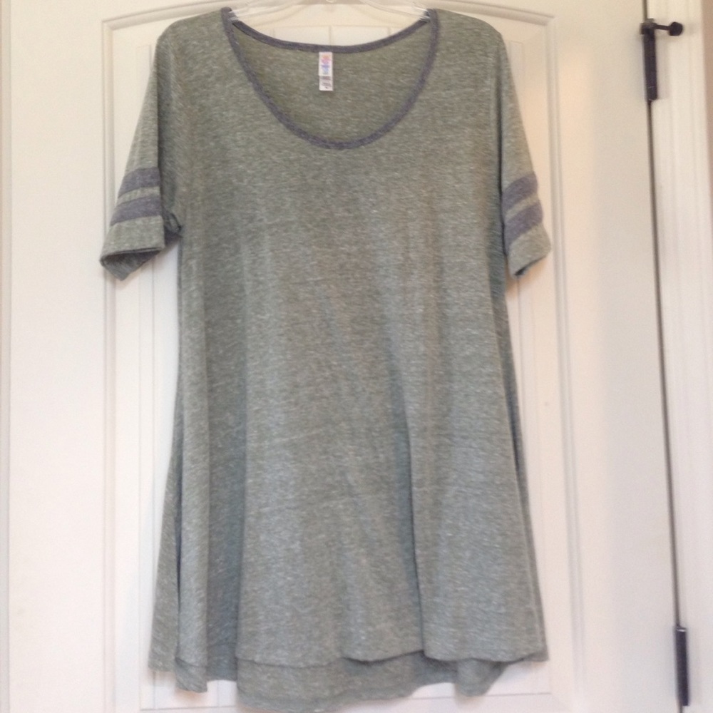 NWOT LuLaRoe Perfect T