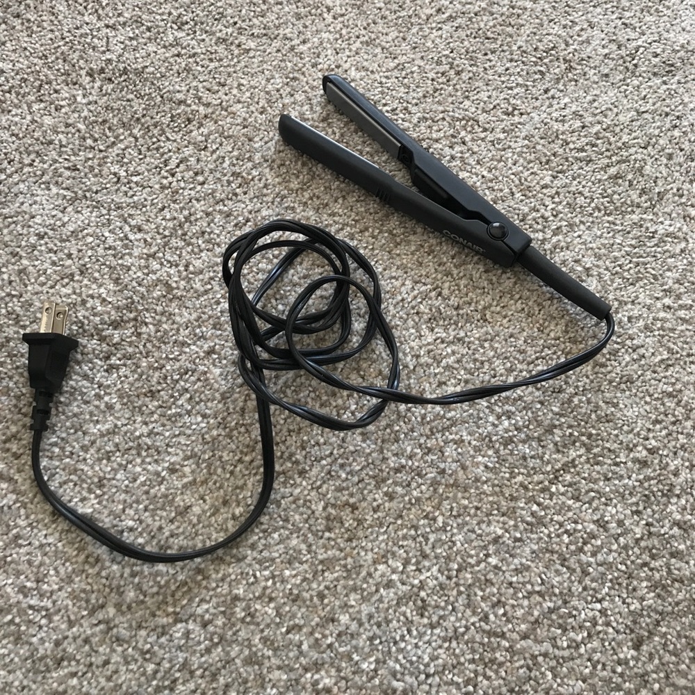 Mini conair straightener