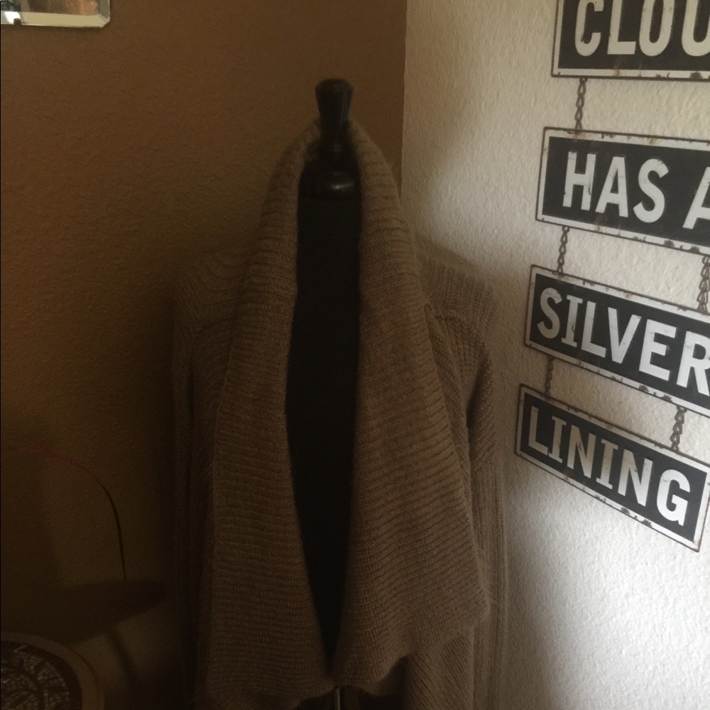 Beautiful Dark Tan Sweater. Worn once. M/L
