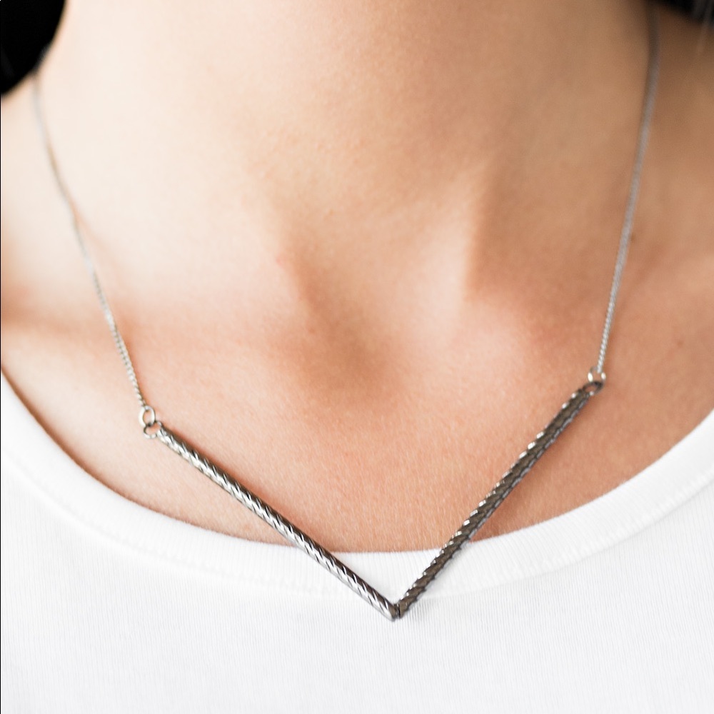 Silver V pendant necklace with earrings