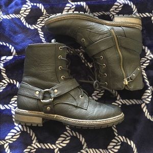 American Eagle boots