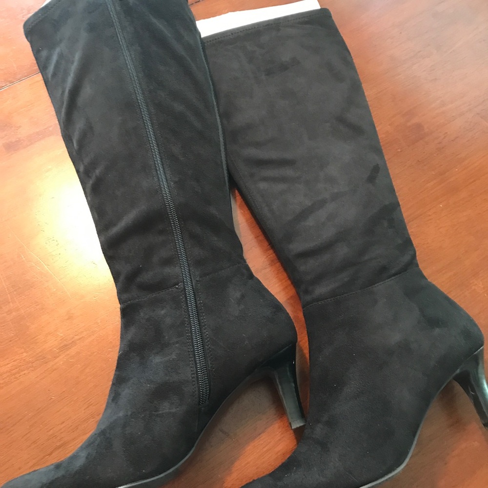 Tahari black suede boots