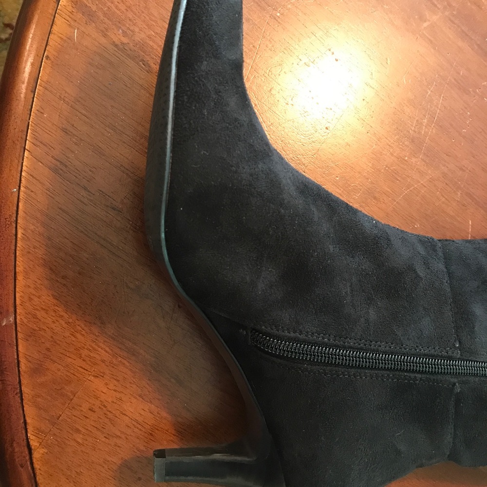 Tahari black suede boots - Picture 4 of 8