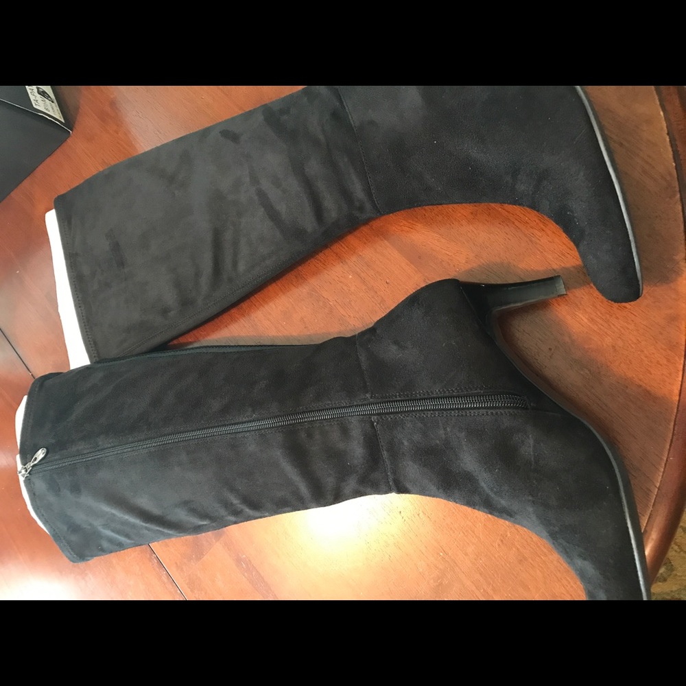 Tahari black suede boots - Picture 7 of 8