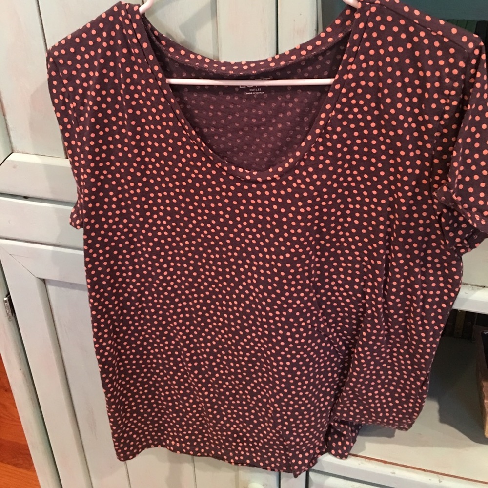 Dark gray and pink polka dot t-shirt