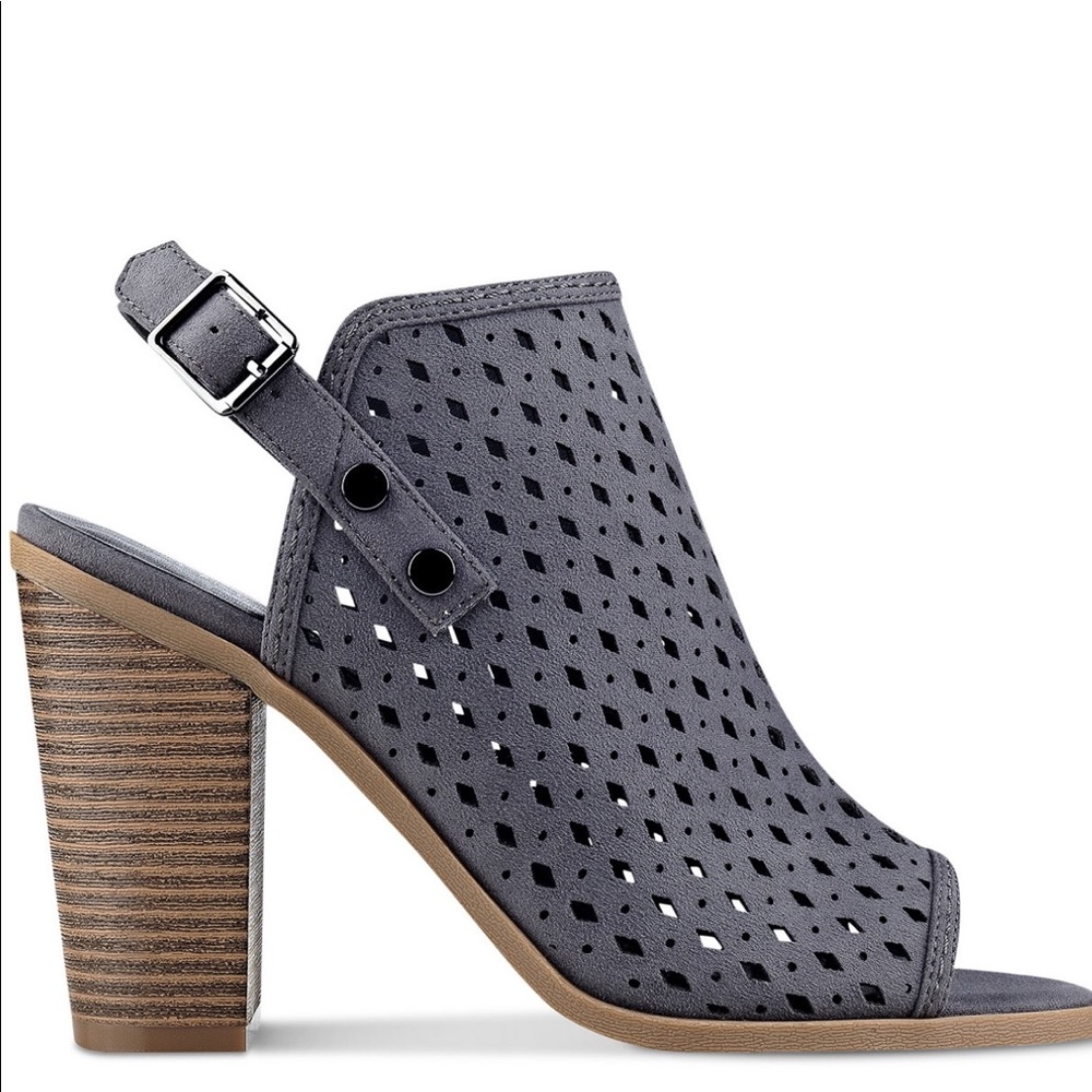 Sandal - Picture 1 of 8