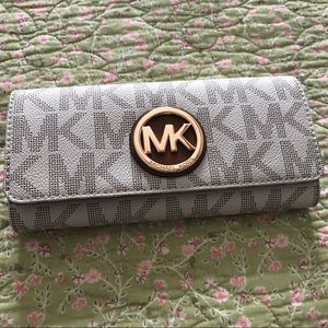 Michael Kors Fulton wallet!