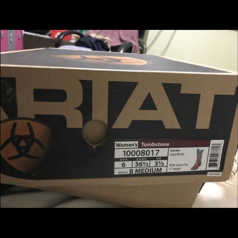 Woman’s ariat boots size 6