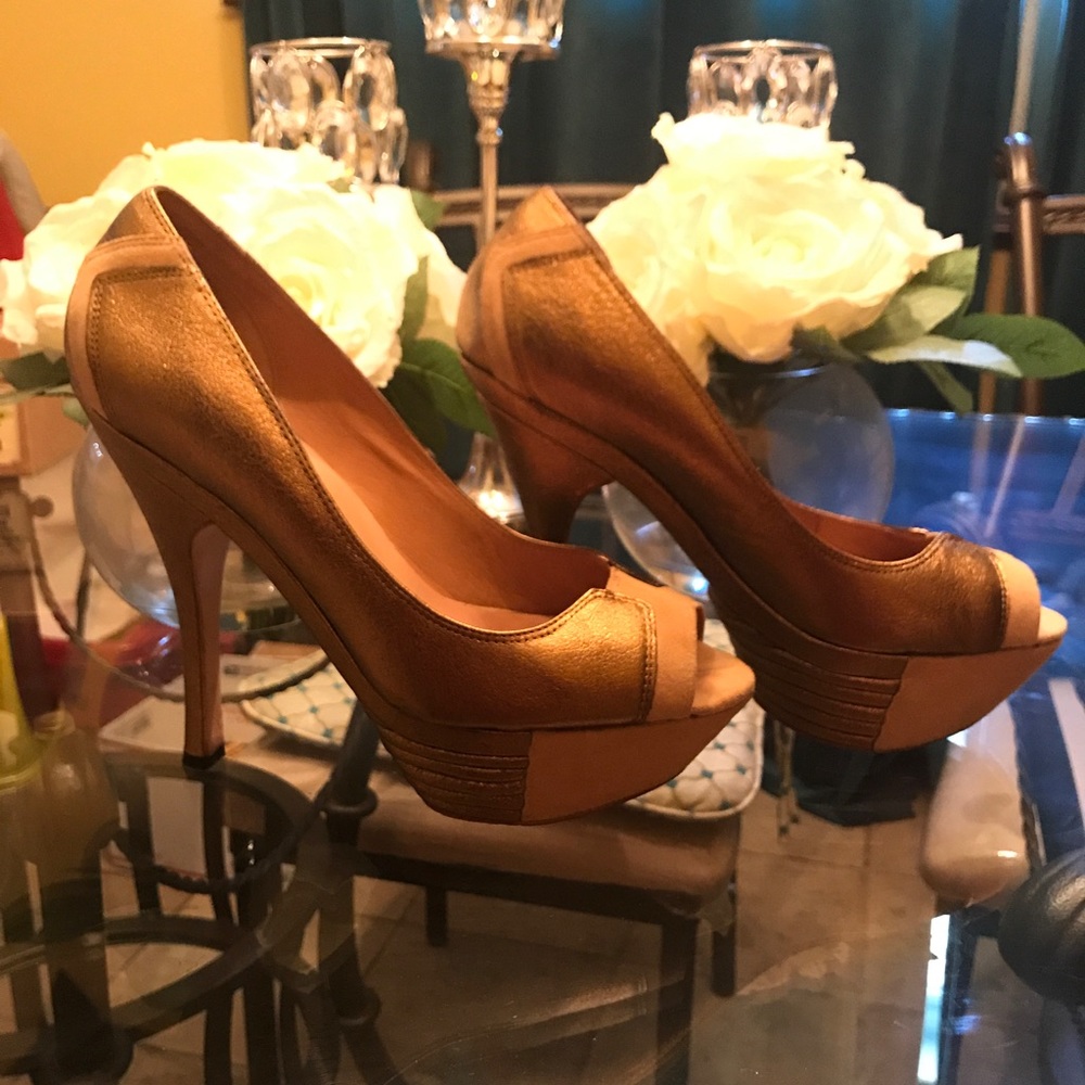 LAMB by Gwen Stefani gold High Heels