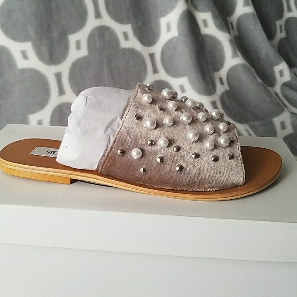 ☆ NIB Steve Madden Taupe Pearl Velvet Slides Mules