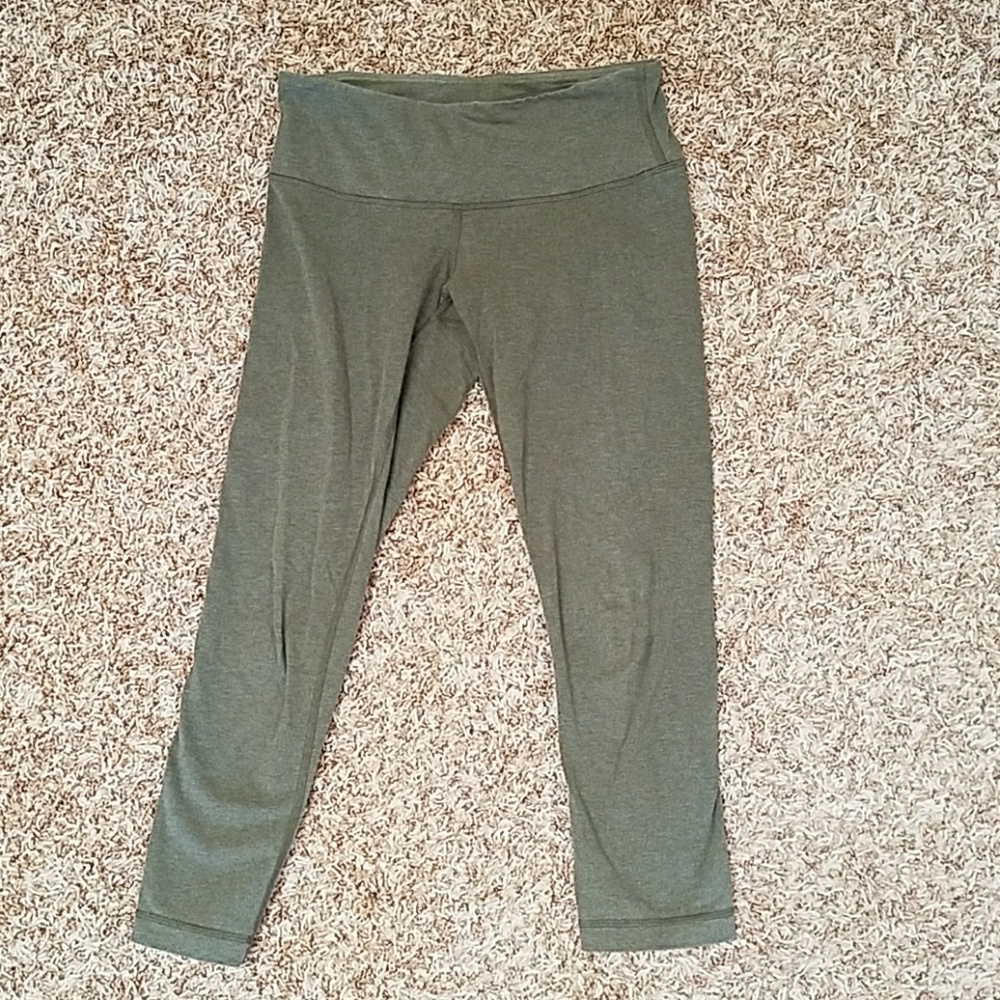 Lululemon Low Rise Capris yoga pants