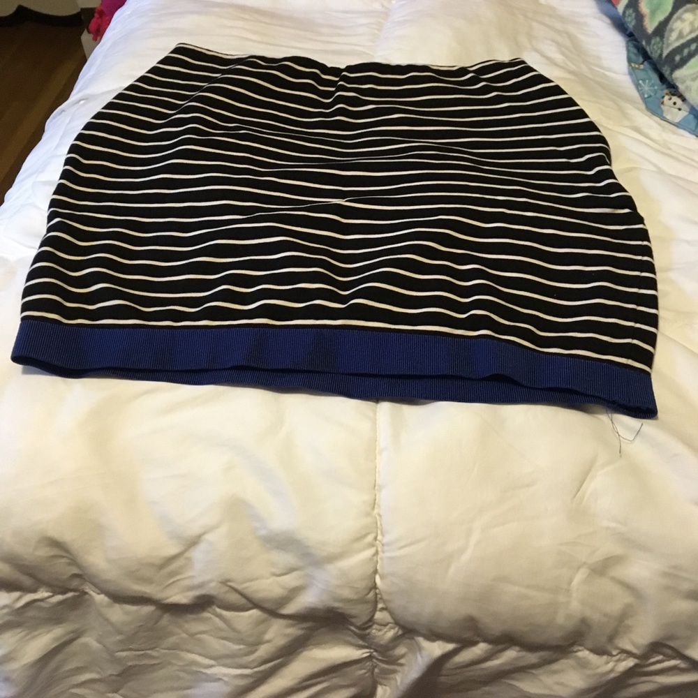 Cute striped skirt.