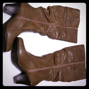 White Mountain 7.5W Wide Calf Circumference