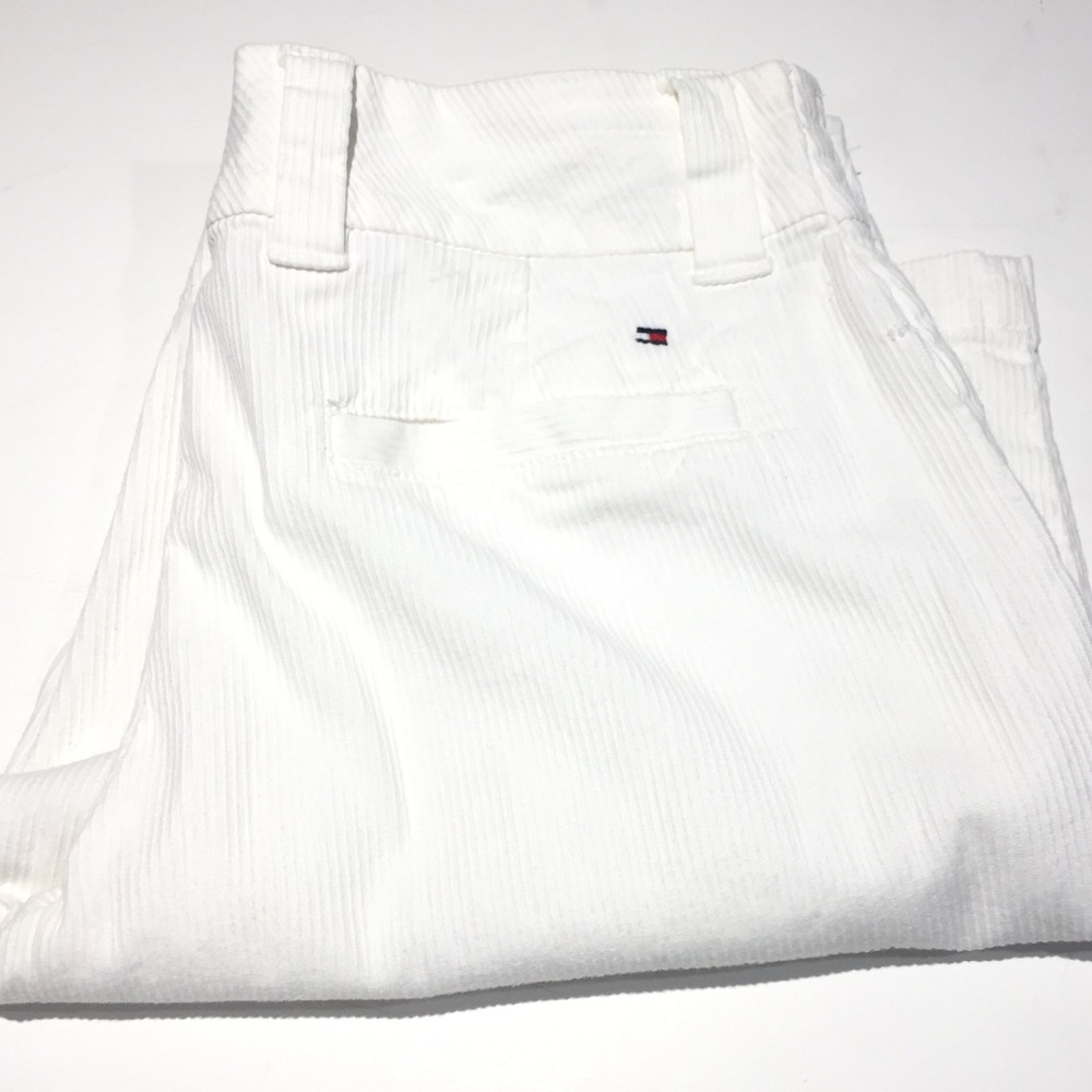 TOMMY HILFIGER WHITE TEXTURED BERMUDA SHORT