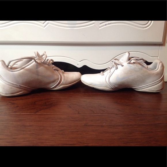 Nike cheer shoes - Picture 3 of 4