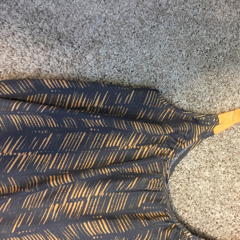 41 Hawthorne float Blouse- size medium