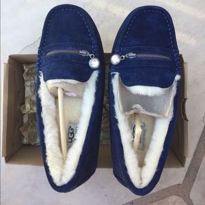 UGH W ANSLEY CHARM SLIPPERS