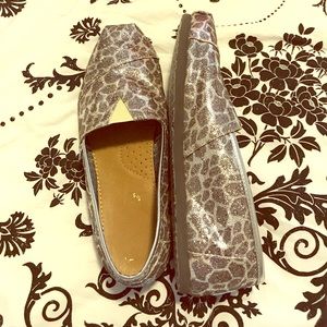 EUC Glitter Cheetah Print Toms