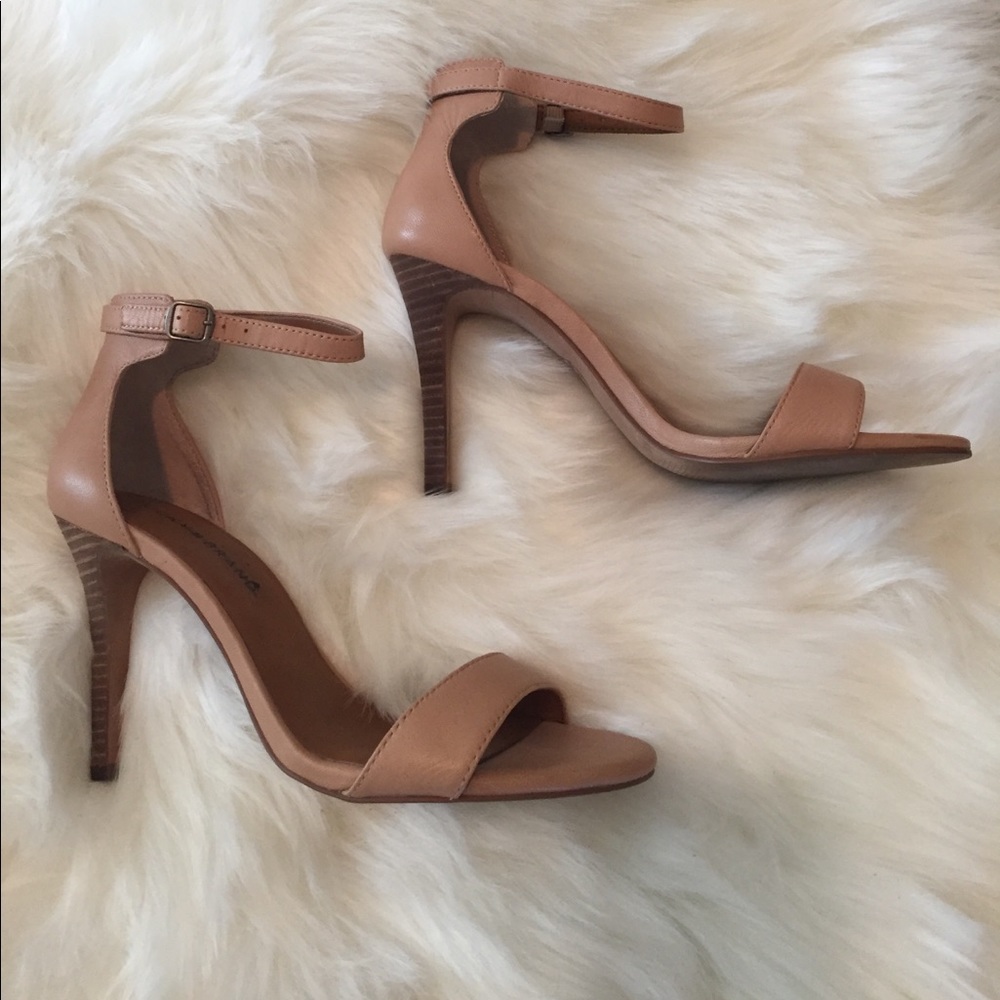 Lucky Brand 🍀 nude heels sz 7