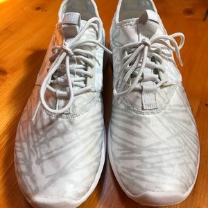 Women's Nike shoes size 8