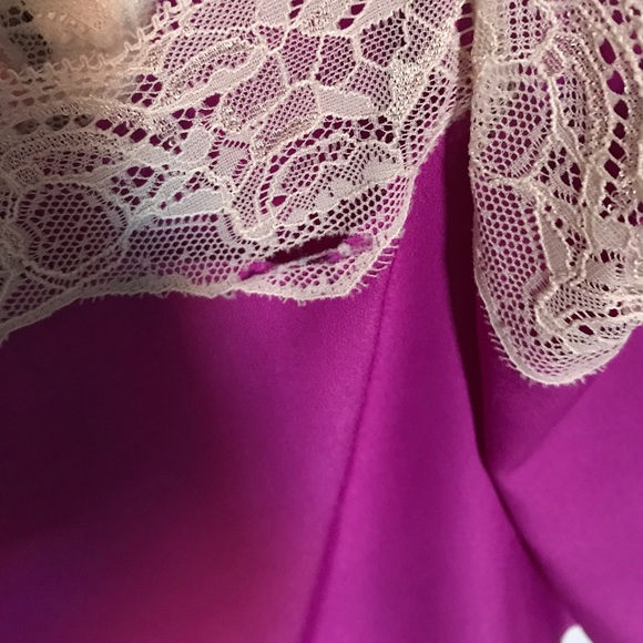 Beautiful magenta lace camisole - Picture 3 of 4