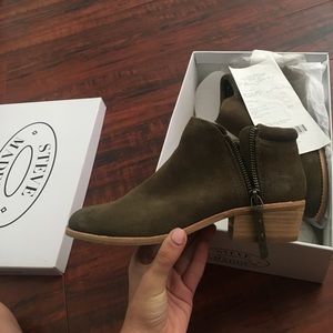 Tonii Olive Suede Booties