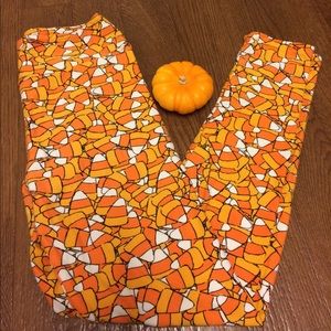 LuLaRoe Halloween Candy Corn Leggings OS🎃🦄