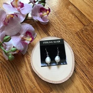 🎃 BOGO 🎃 Brand New Pearl Dangling Earrings