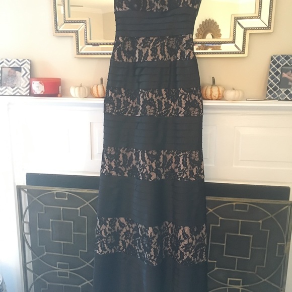 BCBG nude and black lace tiered gown - Picture 2 of 5