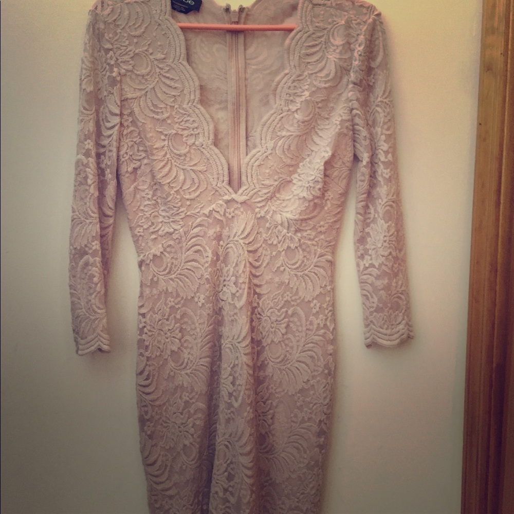 Sexy deep v neck Lace Scallop Dress