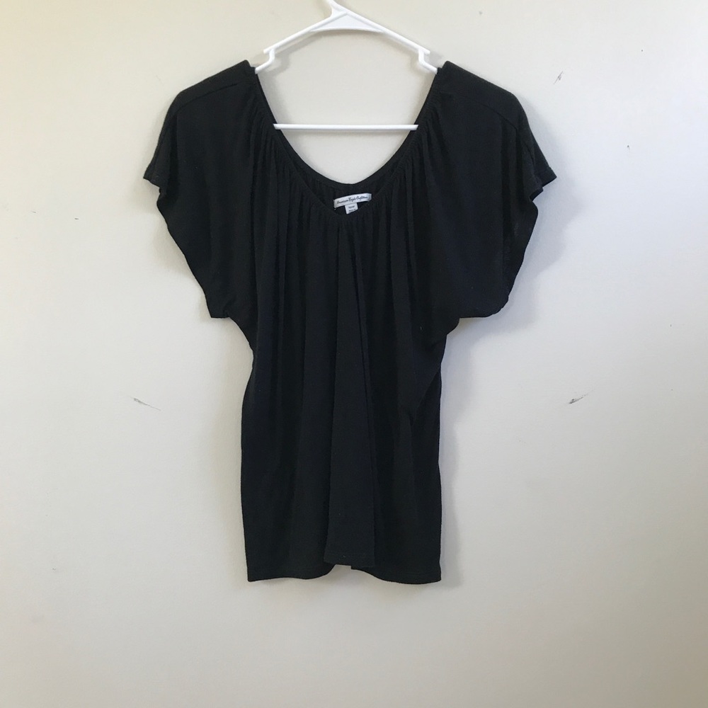 AE black flowy top