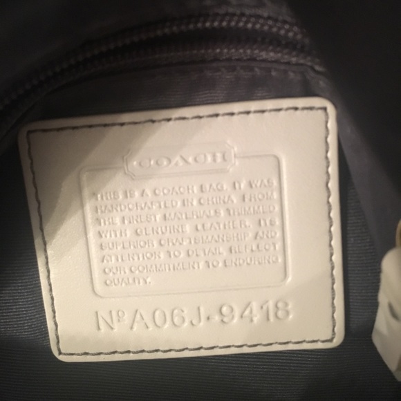 COACH Purse. - Picture 4 of 5