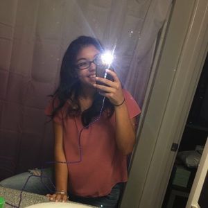 Meet your Posher, Alyssa