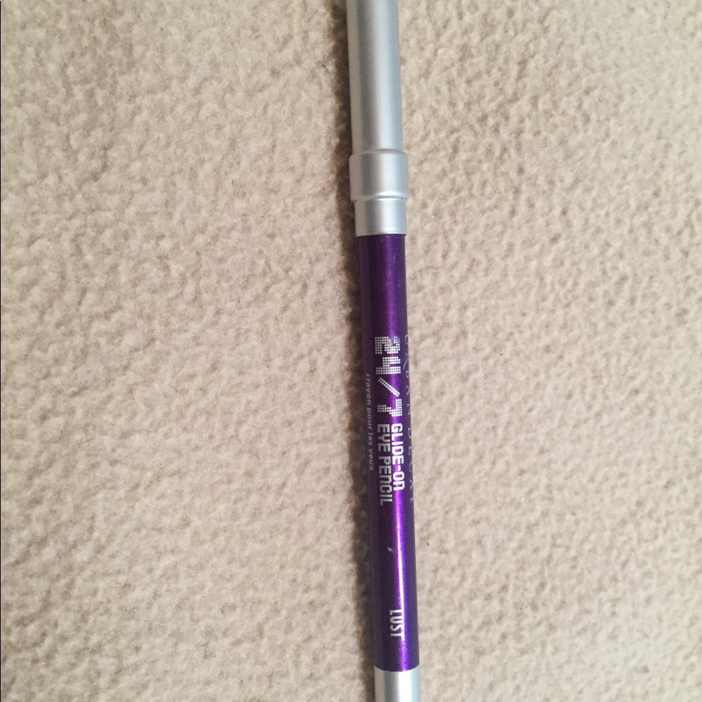 Urban Decay waterproof eyeliner in Lust