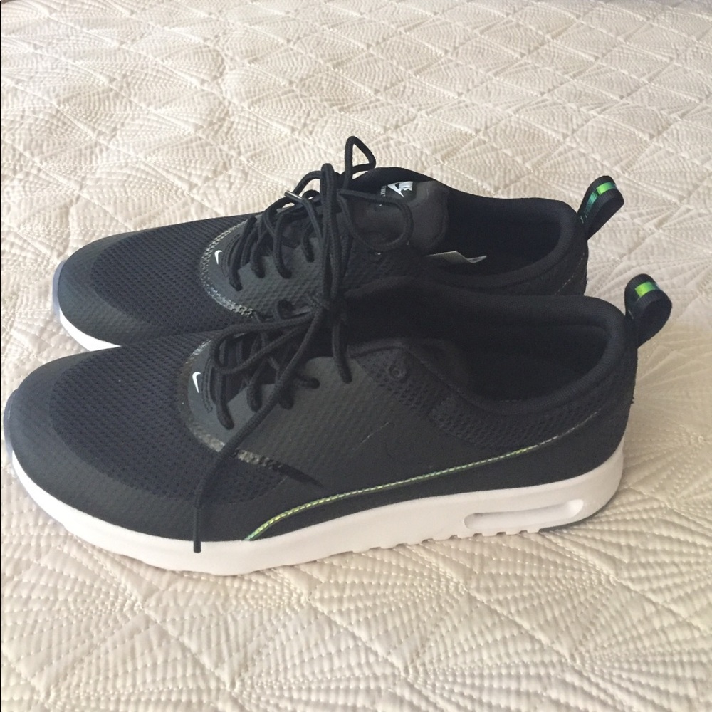 New! Nike Air Max Thea!