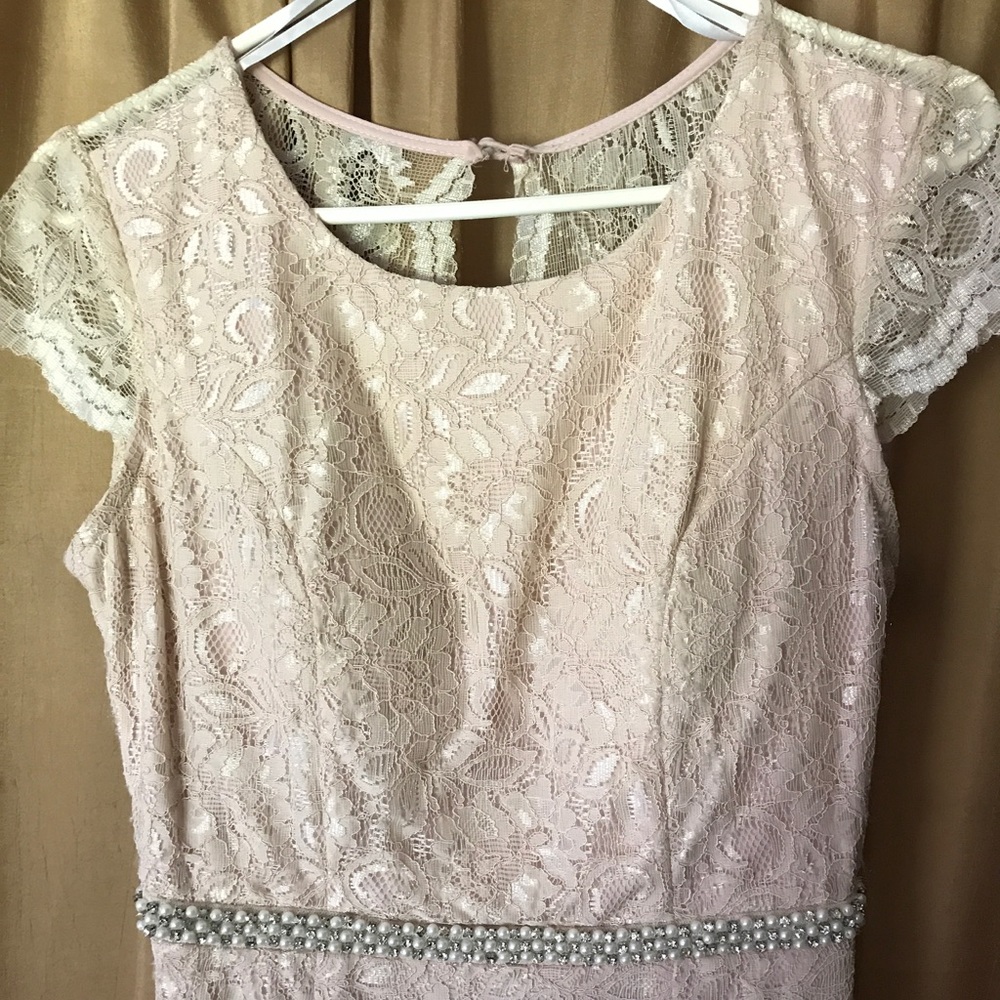 ❤️Valentine’s Sale❤️ Classy blush lace short dress, Sz 7
