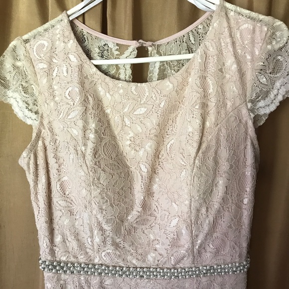 ❤️Valentine’s Sale❤️ Classy blush lace short dress, Sz 7 - Picture 1 of 5