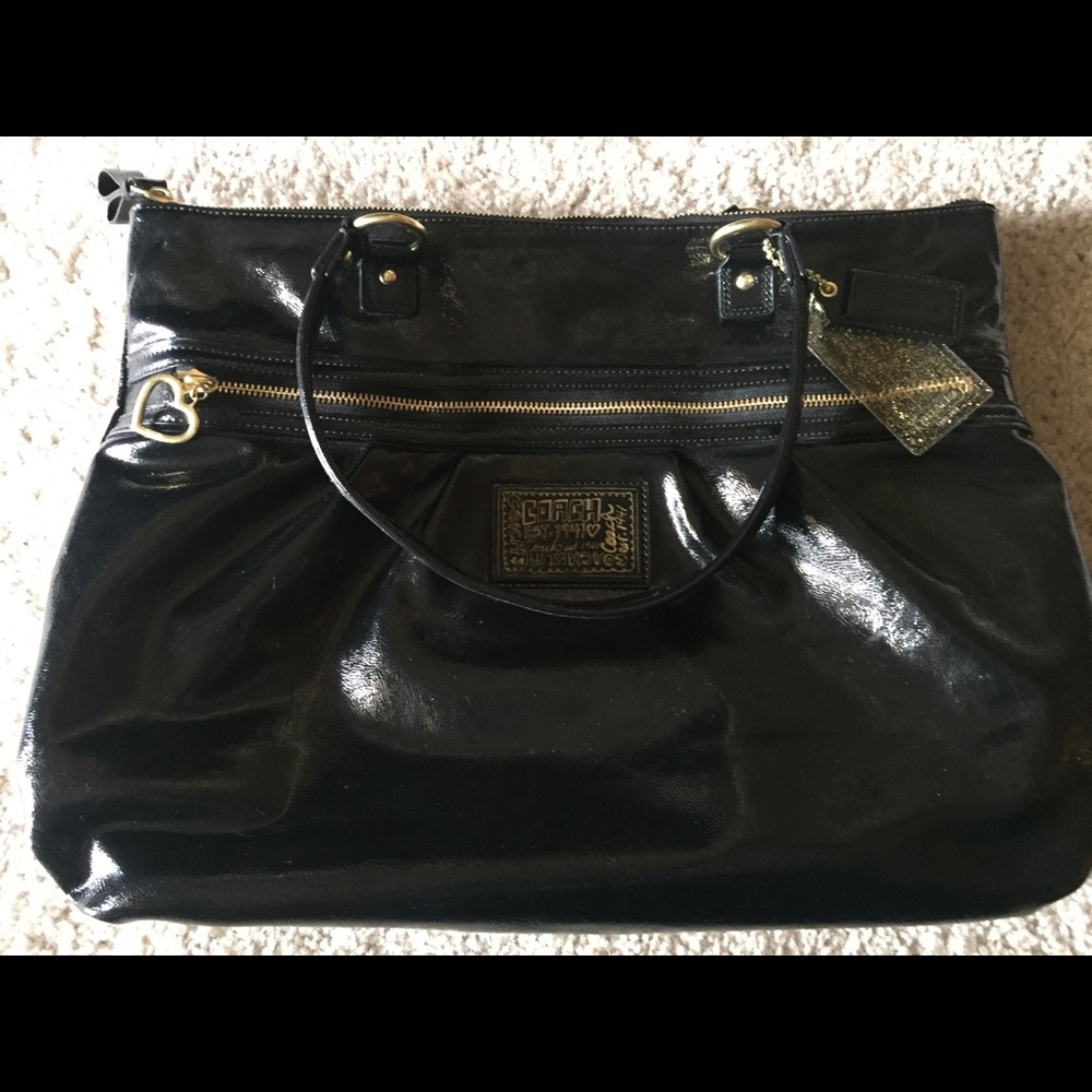 ⭐️Gorgeous black Coach Handbag - Barely used!⭐️
