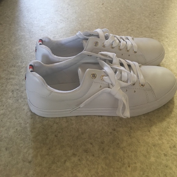 tommy white sneakers