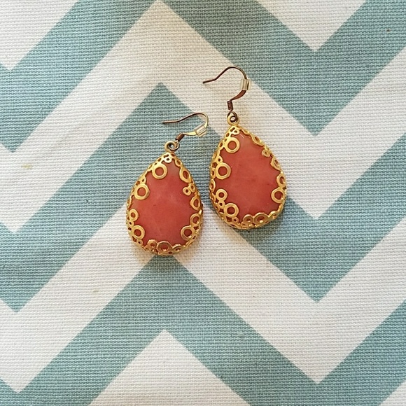 Jewelry - Pink boutique earrings