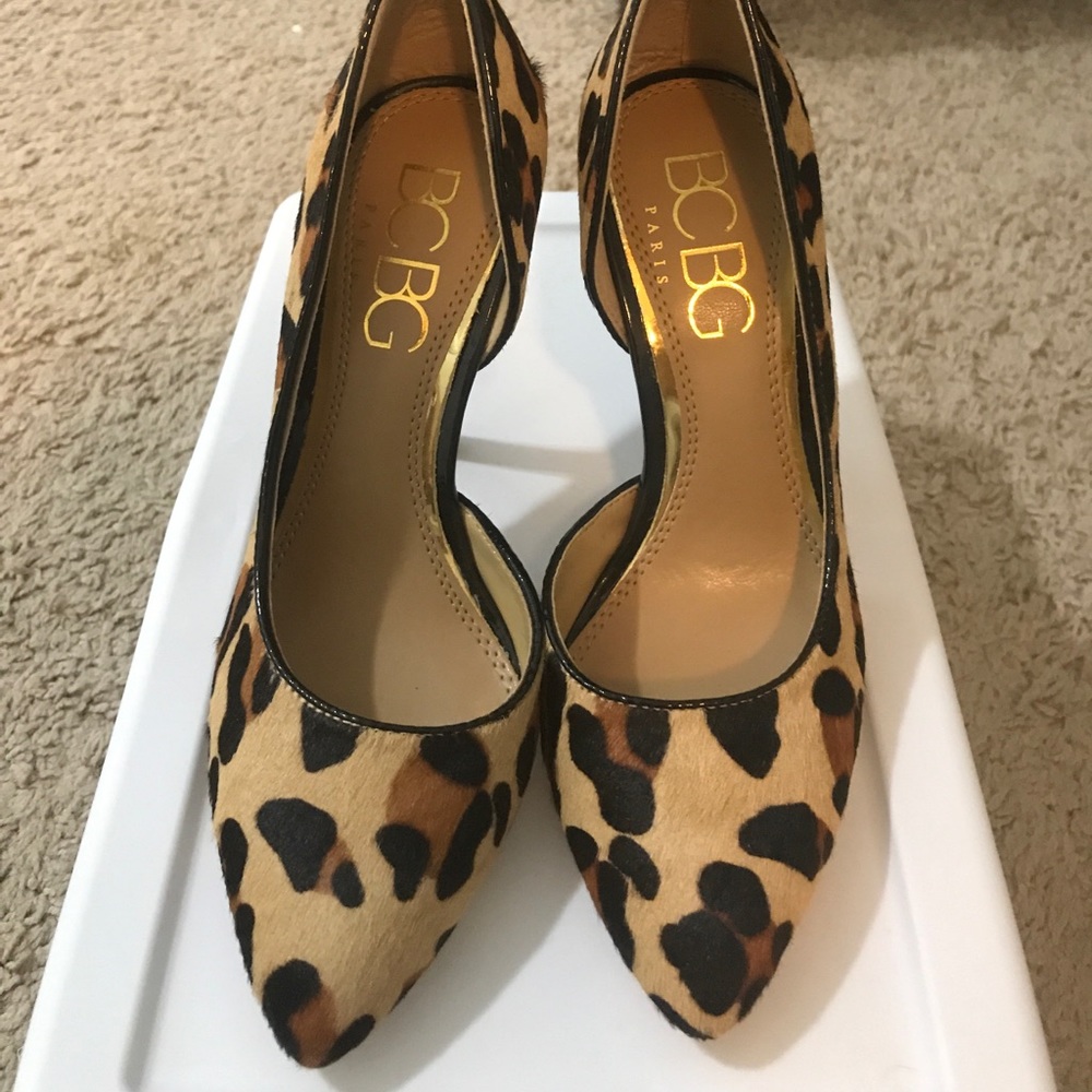 BCBG Leopard Pumps 5.5