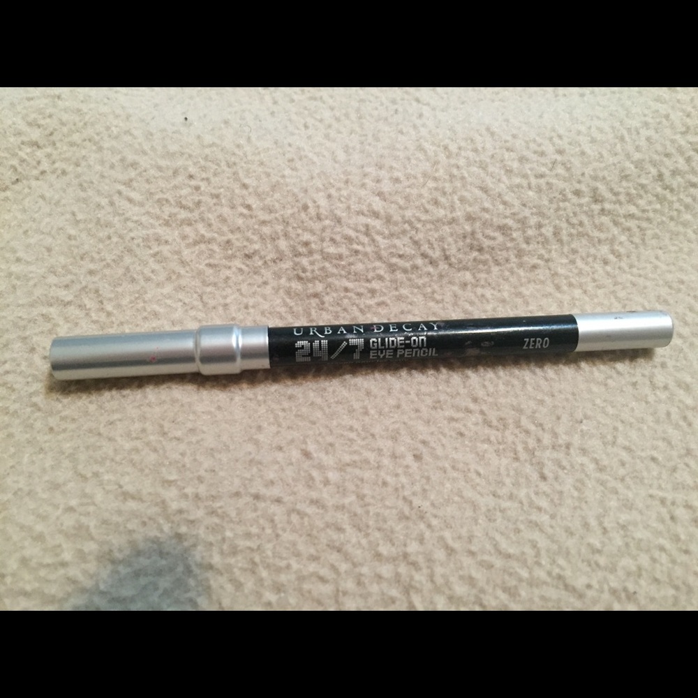 Urban Decay waterproof eyeliner in Zero.