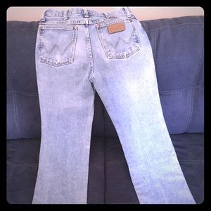 Men's Wrangler cowboy cut jeans, size 28X32.